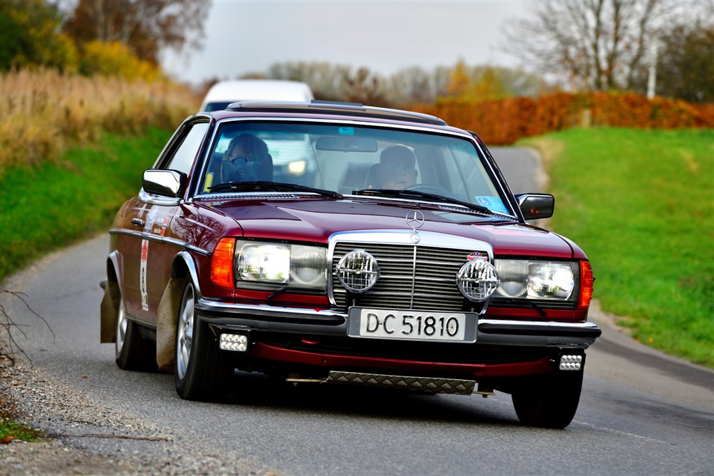 Med denne store Mercedes-Benz 280 CE fra 1977 vil Aasmund Kleve og Oddvar Moland fra Norge forsøge at tage deres første sejr i Oresund Rally.
(Foto: Michael Eisenberg, Intercom)